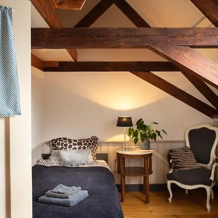 Bed & Breakfast Boerenhofstede De Overhorn Weesp