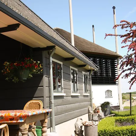 Boerenhofstede De Overhorn Bed & Breakfast Weesp