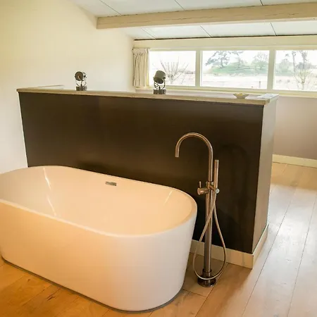Boerenhofstede De Overhorn B&B 비스프
